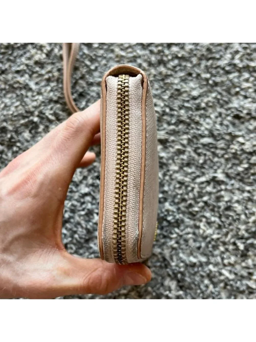 Tory Burch Robinson Beige/Light Pink Continental Wristlet Wallet Luxury Utility